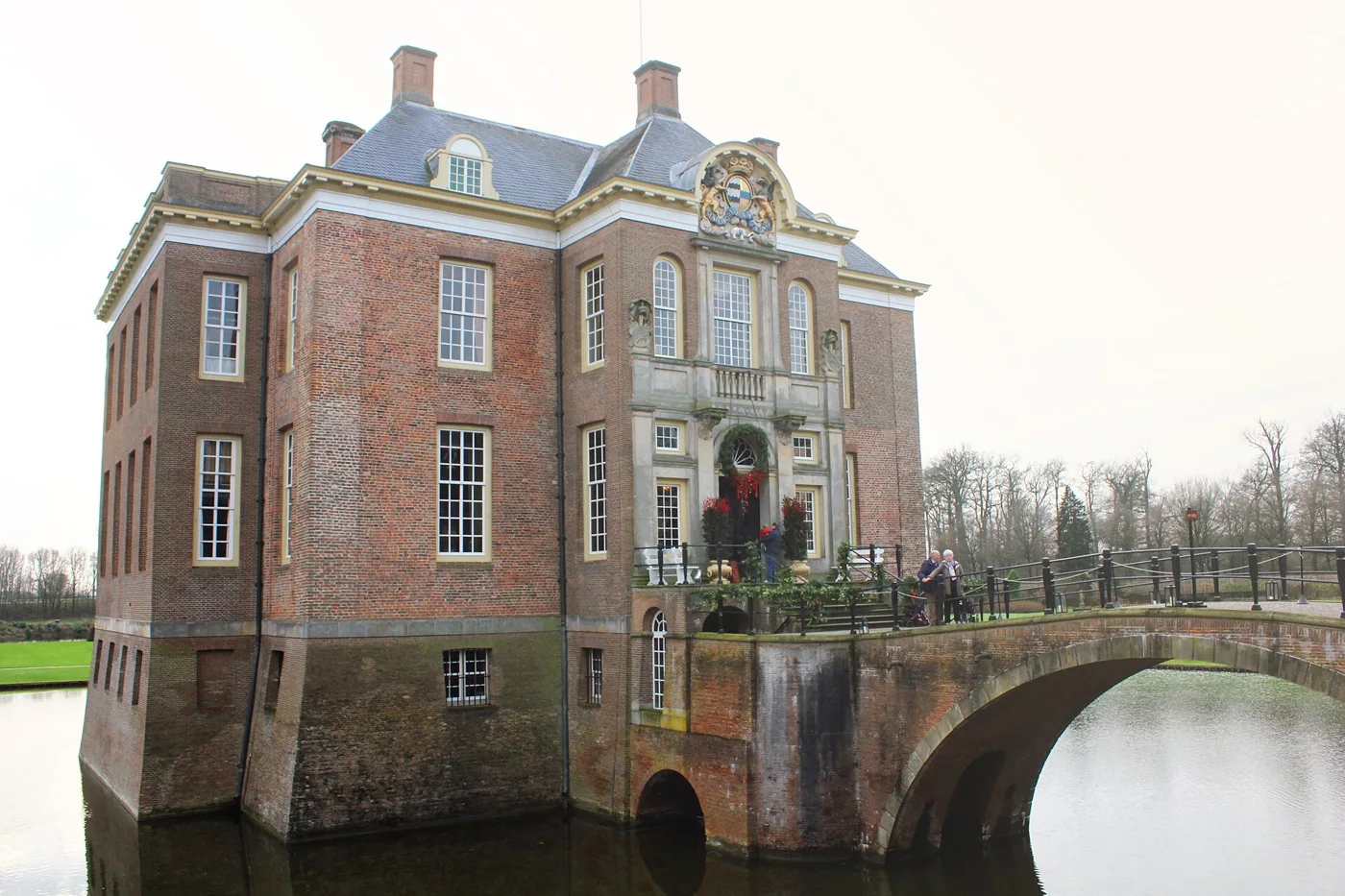 Kasteel Middachten, gezien vanaf de brug