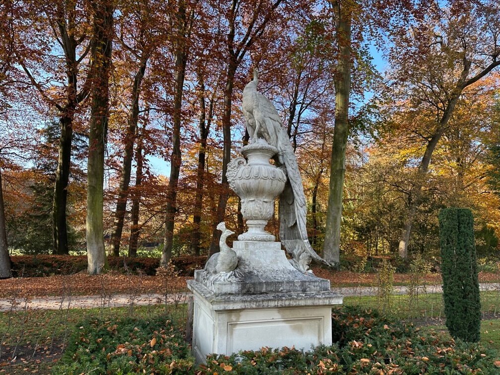 Landgoed Staverden pauw beeld